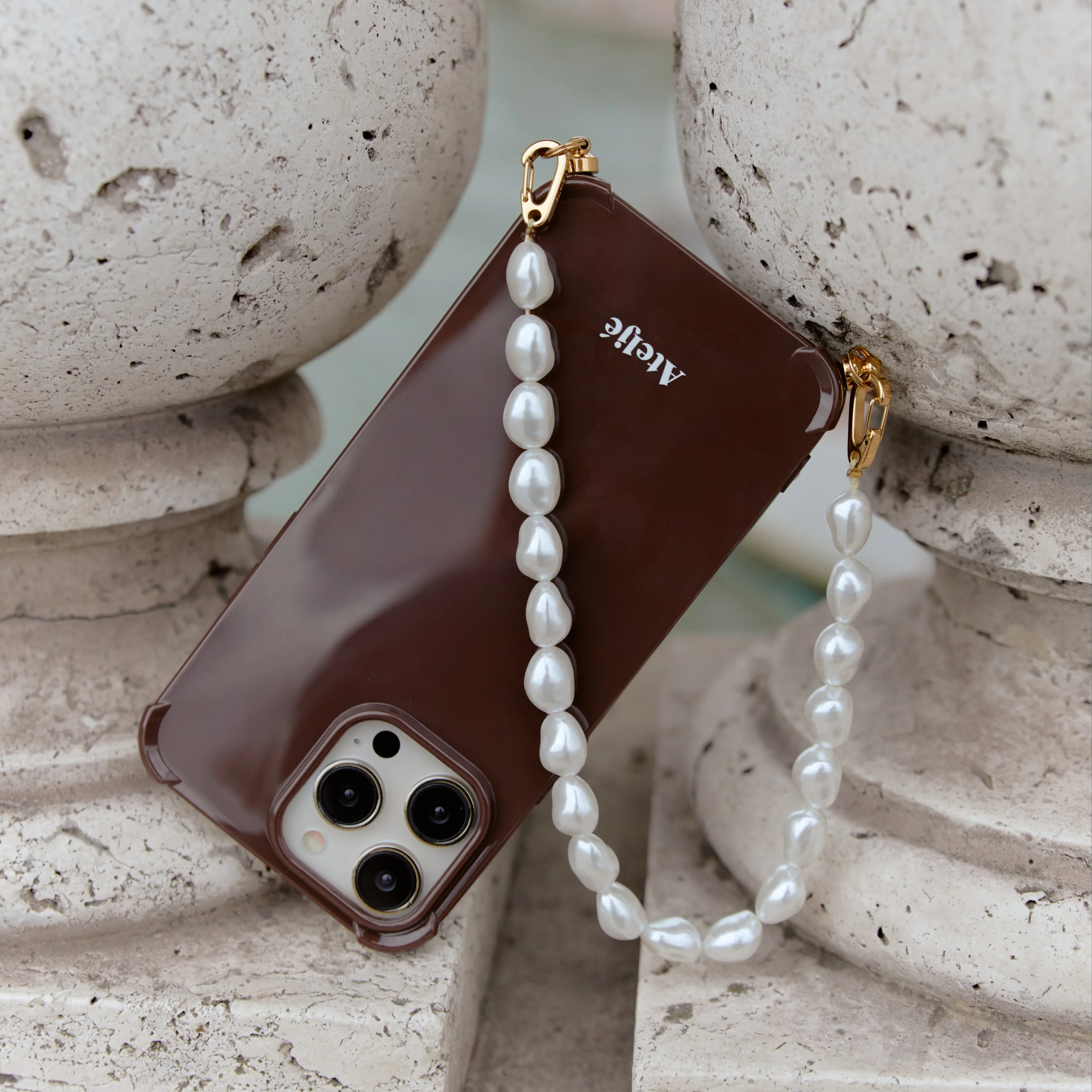 Atelje case dark Brown rings - Image 3