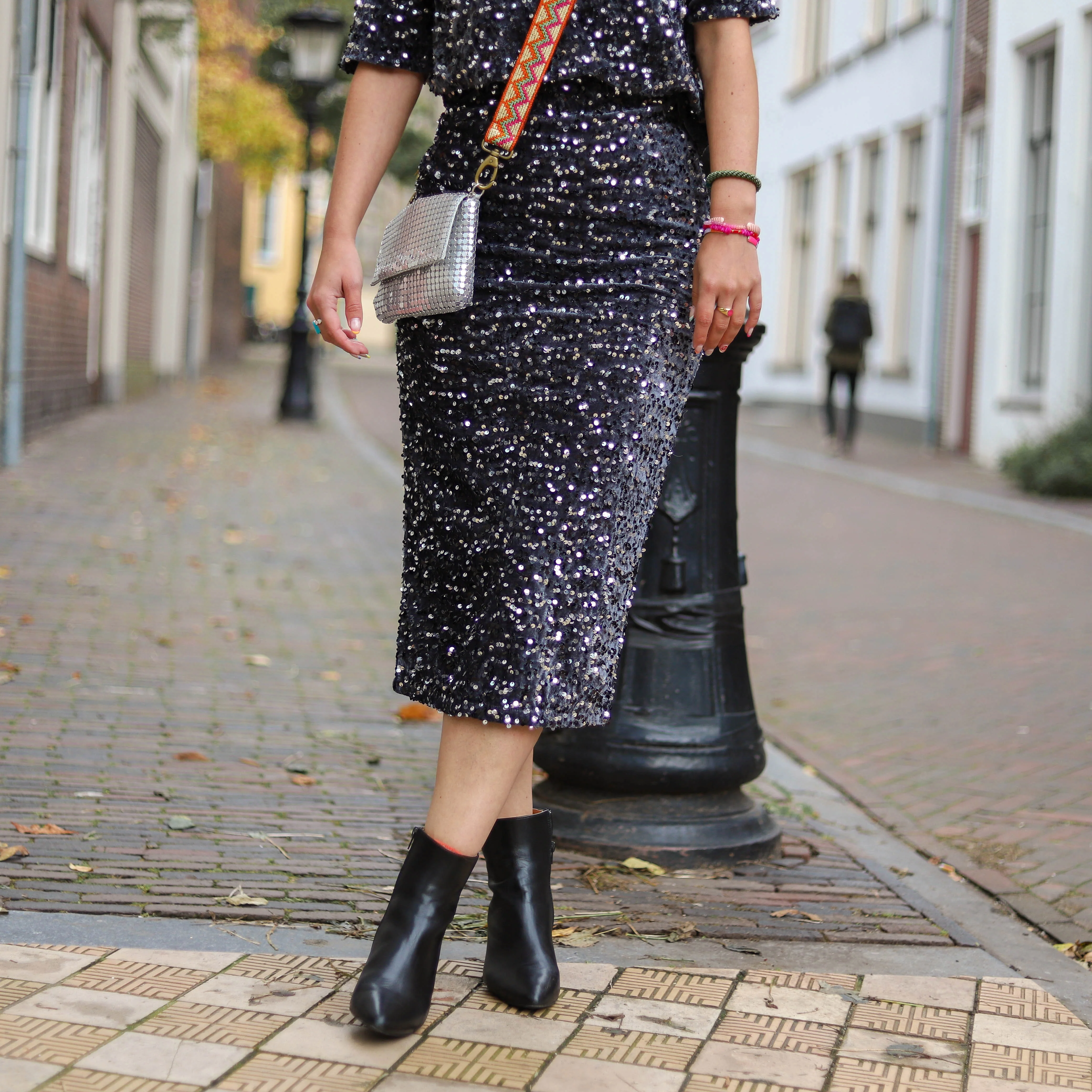 Kam midi rok glitter zwart paars - Image 4