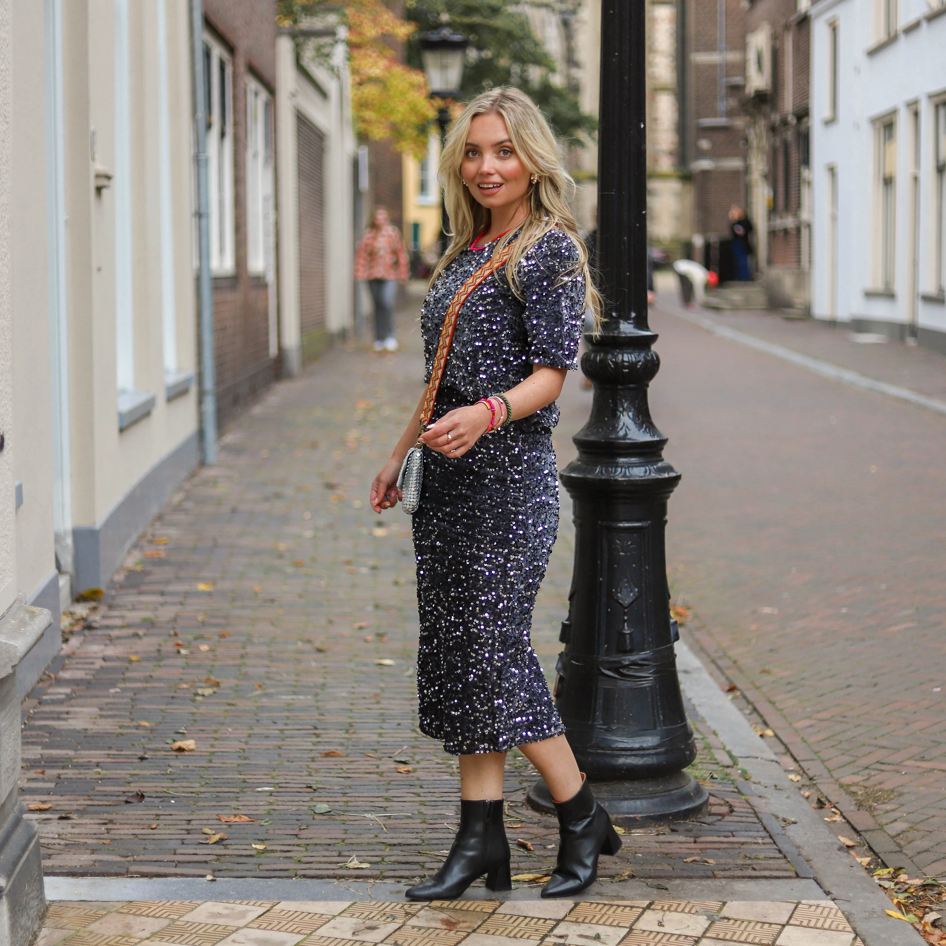 Kam midi rok glitter zwart paars - Image 6