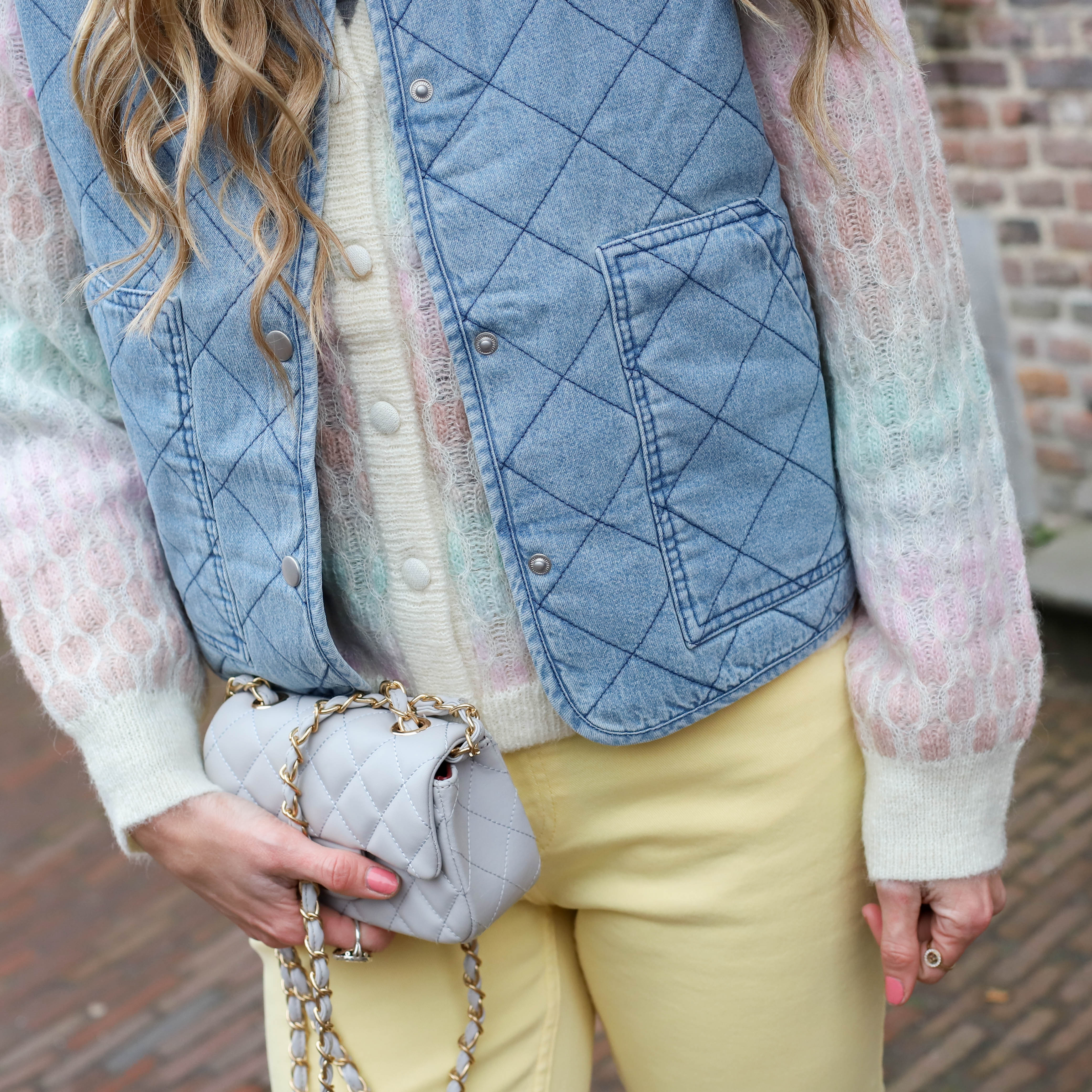Noisy May Cleo quilted denim gilet light blue - Image 4